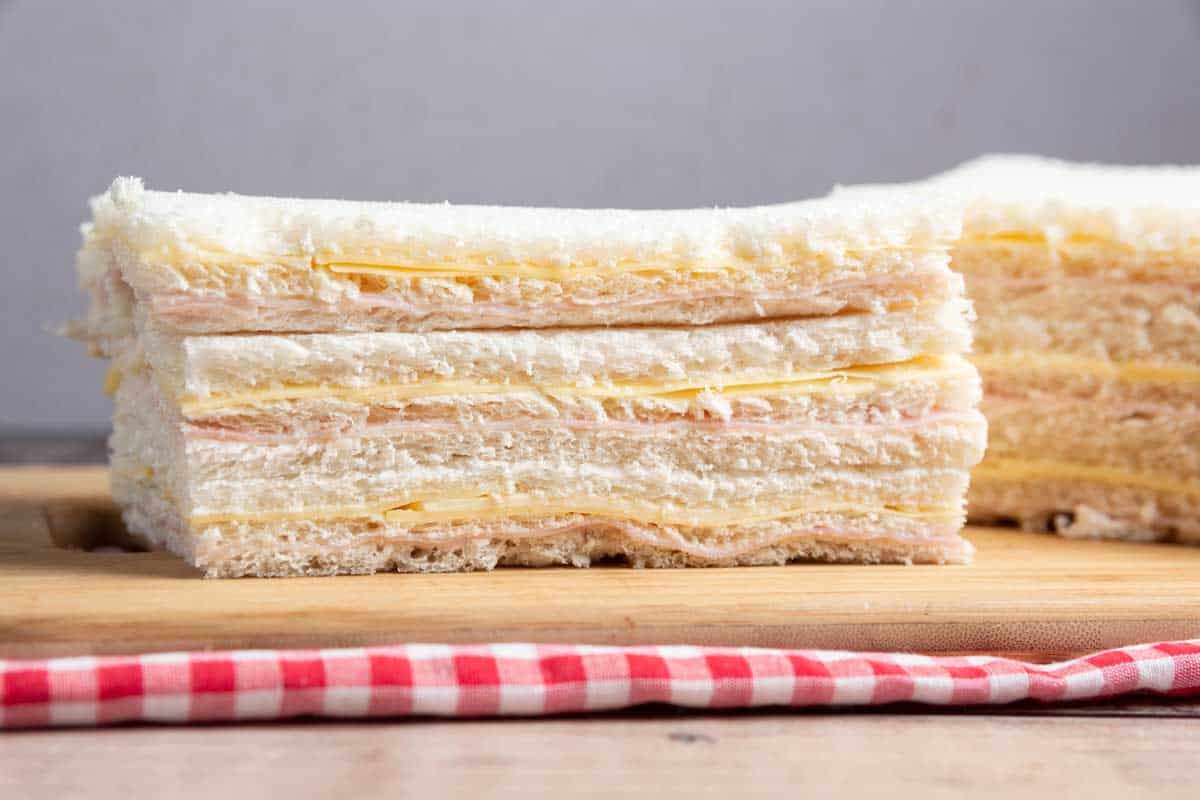 Sanguches de miga (miga sandwich)