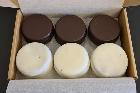 Dark & White alfajores box