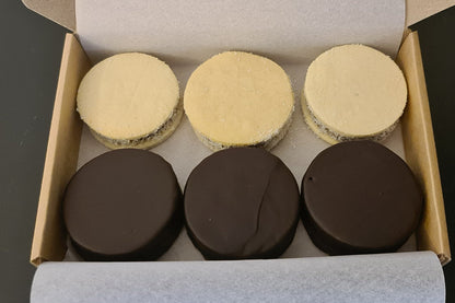 Dark & Vanilla (Maicena) alfajores box